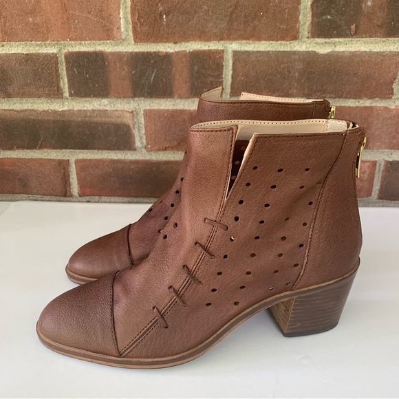 Journee Collection Womens Brown leather block heel Ankle Boots Shoes US 8 M - Picture 11 of 11
